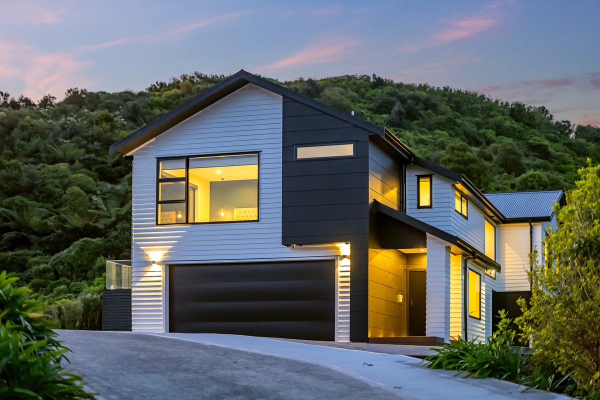 15A Winifred Way, Belmont, Lower Hutt - Carousel 1