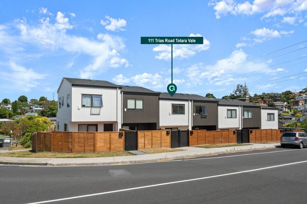111 Trias Road, Totara Vale, Auckland - Carousel 1