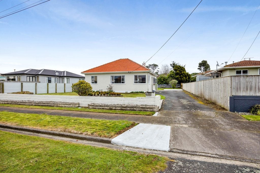 13 Ropata Street, Hawera - Carousel 23