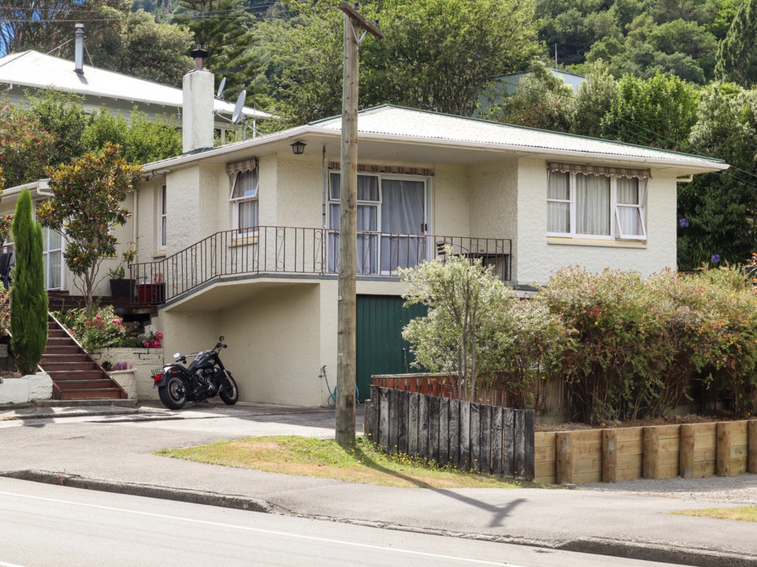 116 Waikawa Road, Picton - Carousel 1