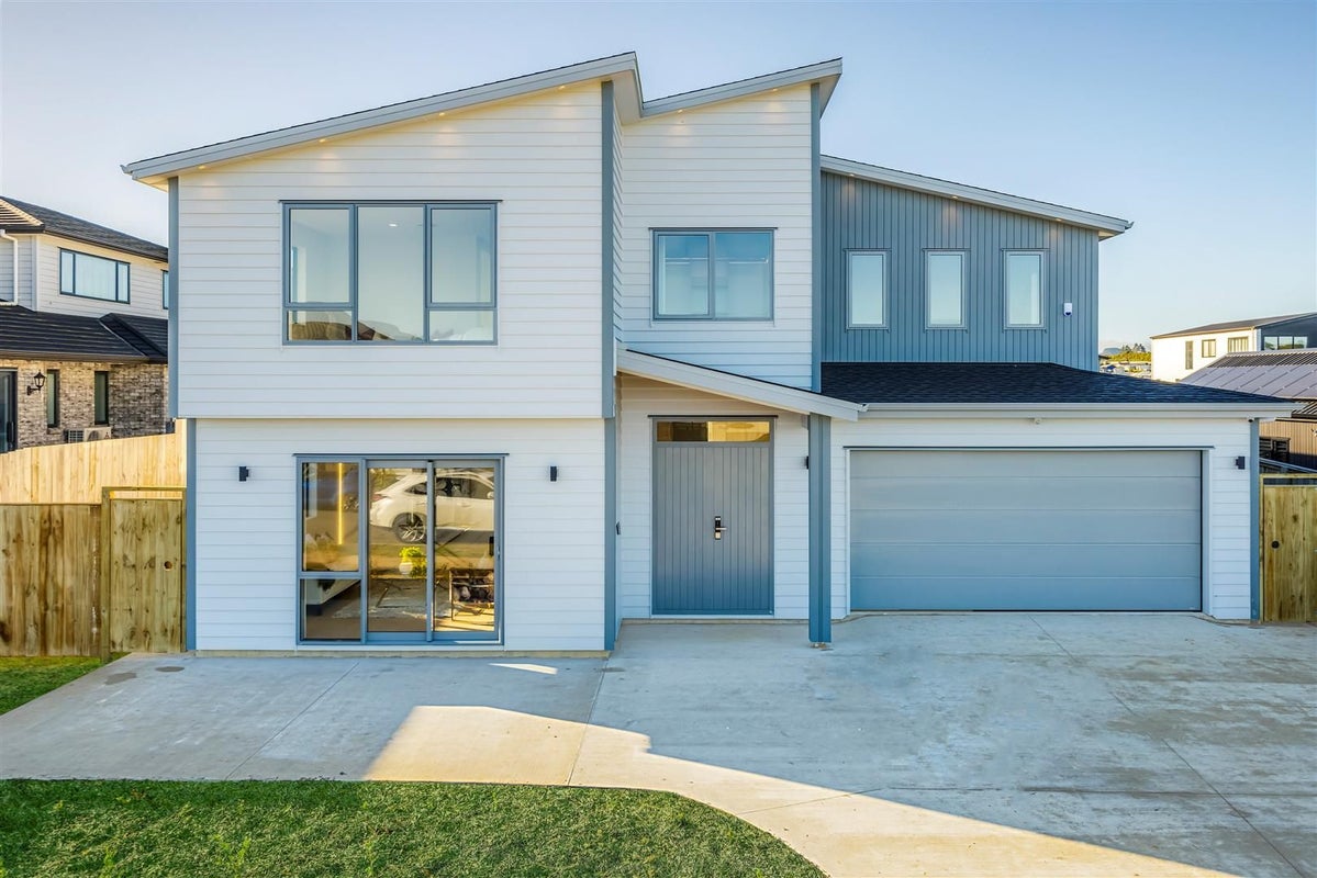 8 Whawhaki Road, Beachlands, Auckland - Carousel 1