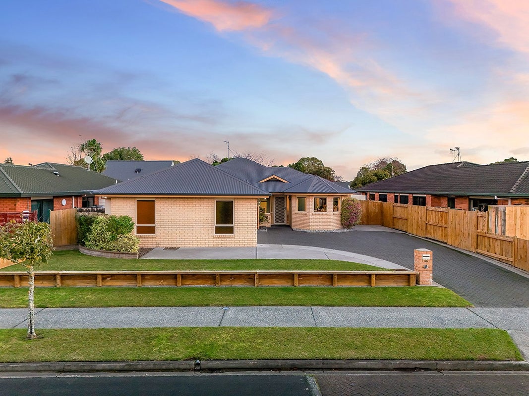 46 Waiwherowhero Drive, St Andrews, Hamilton - Carousel 1