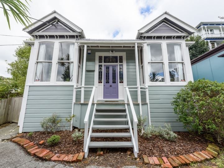 11 Devon Street, Aro Valley, Wellington - Carousel 1