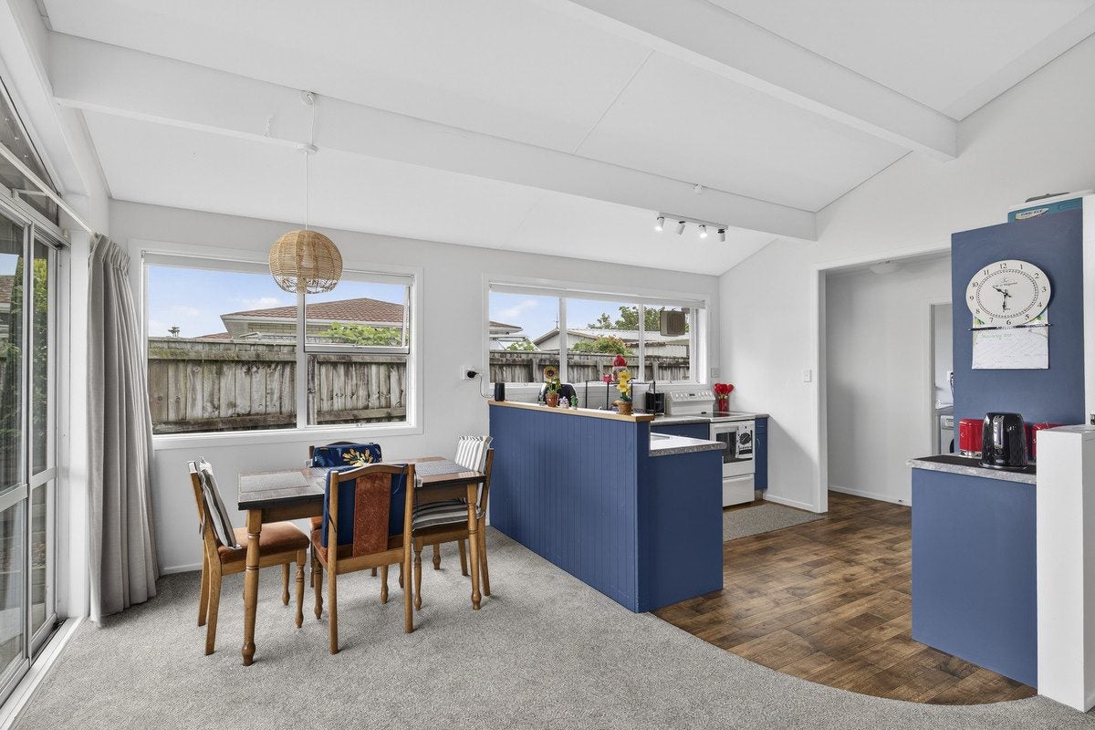 8 Evelyn Place, Welbourn, New Plymouth - Carousel 2