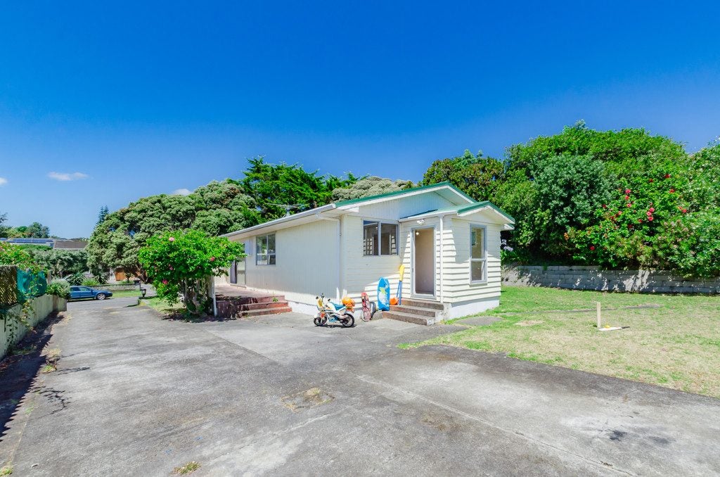 61 Queens Road, Waikanae Beach, Waikanae - Carousel 1