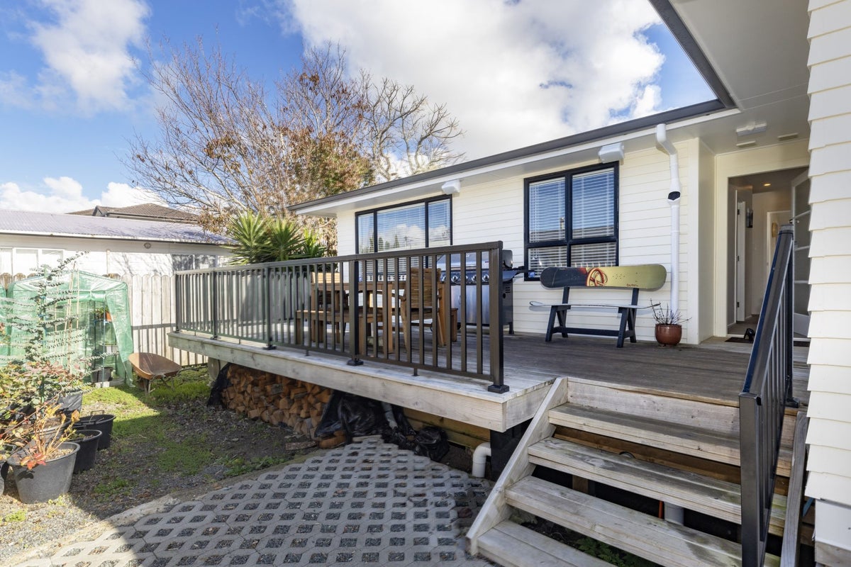 3A Powell Place, Henderson, Auckland - Carousel 1