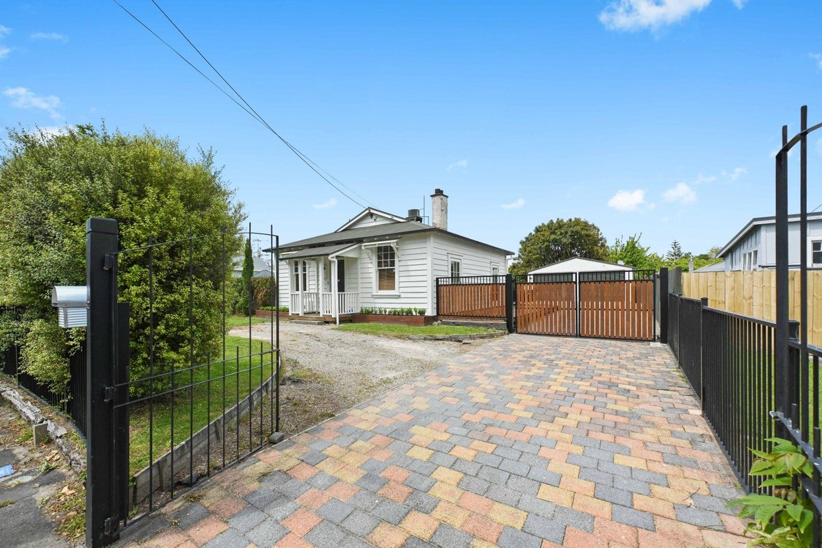 12 Pukeko Street, Frankton, Hamilton - Carousel 1