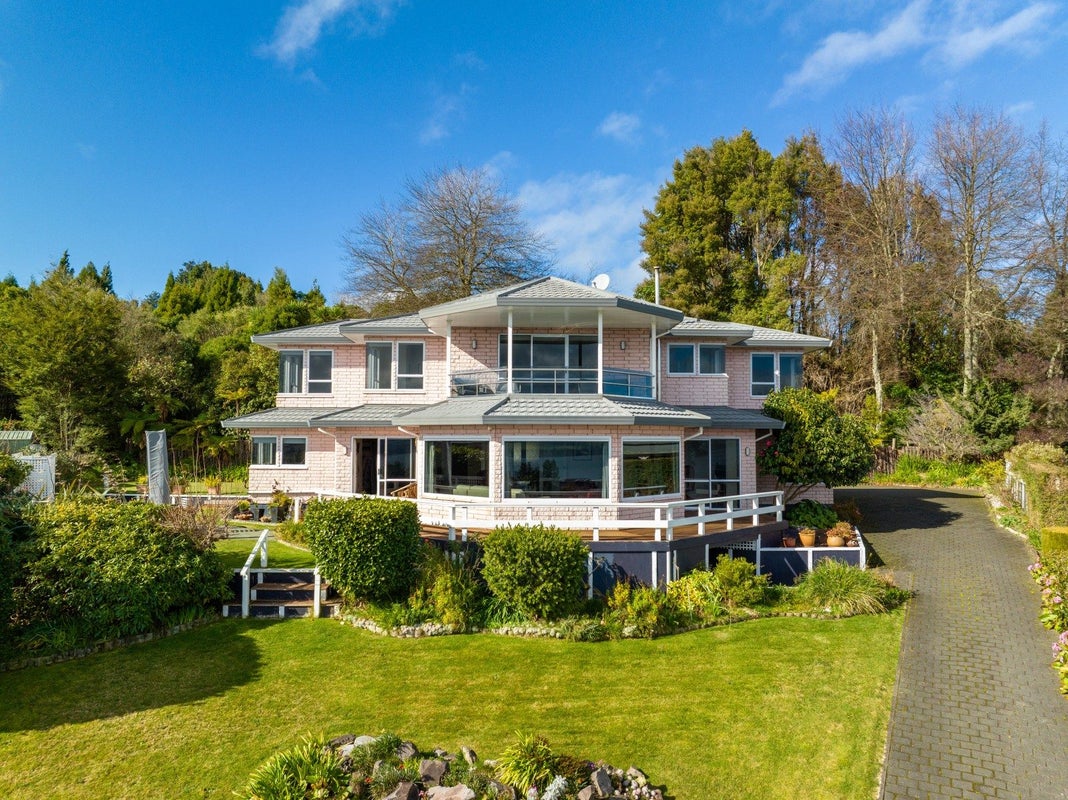 39 Arrowsmith Avenue, Waipahihi, Taupo - Carousel 1
