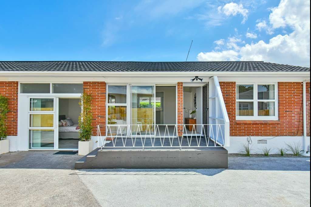 2/11 Wentworth Avenue, Papatoetoe, Auckland - Carousel 2