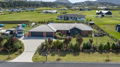 3 Lancewood Way, Kinloch, Taupo - Carousel 1