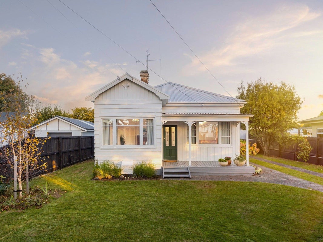 62 Albert Street, Hamilton East, Hamilton - Carousel 1