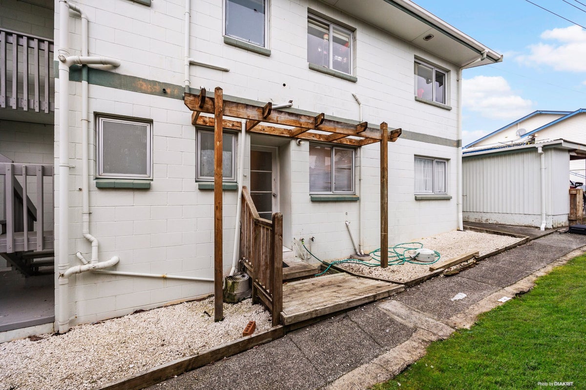 1/2 Seaview Terrace, Mount Albert, Auckland - Carousel 2