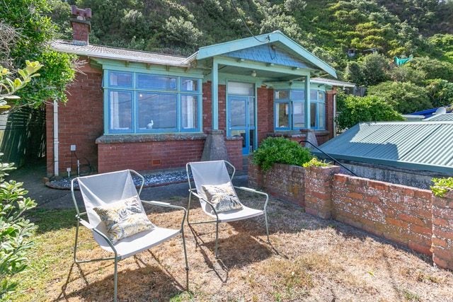 38 Owhiro Bay Parade, Owhiro Bay, Wellington - Carousel 2