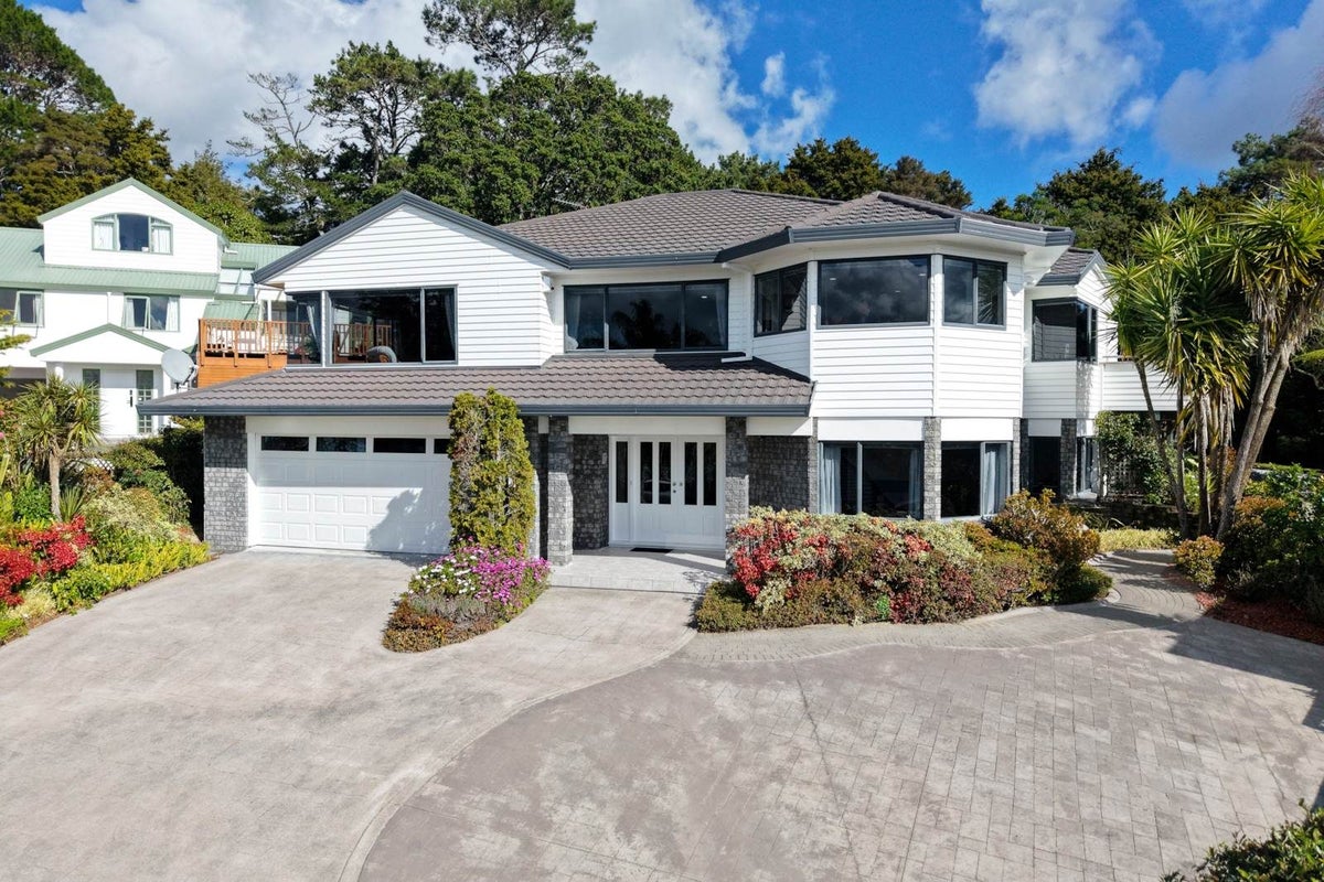 11 Pigeonwood Lane, Albany, North Shore City, Auckland - Carousel 1