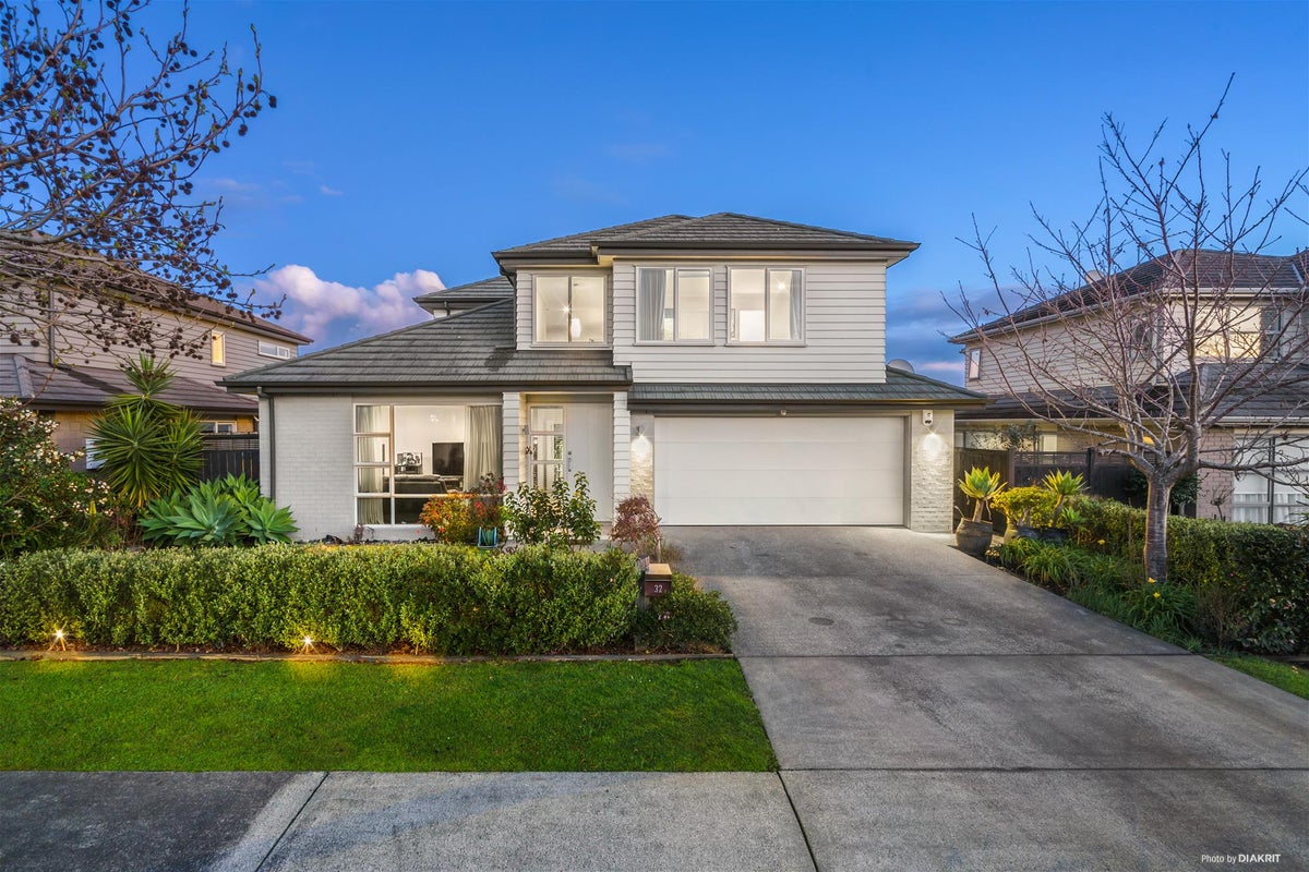 32 Pickaberry Avenue, Karaka, Papakura - Carousel 1