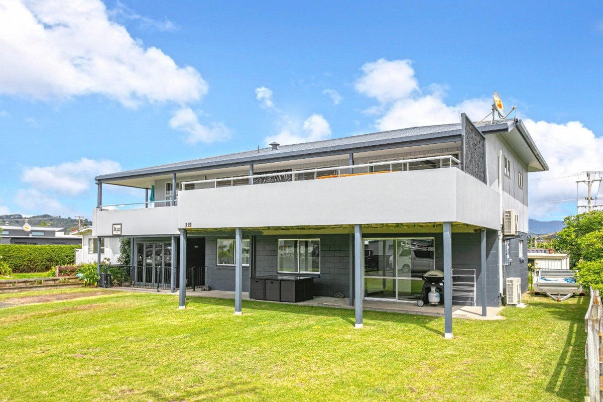 320 Ocean Road, Whangamata - Carousel 2