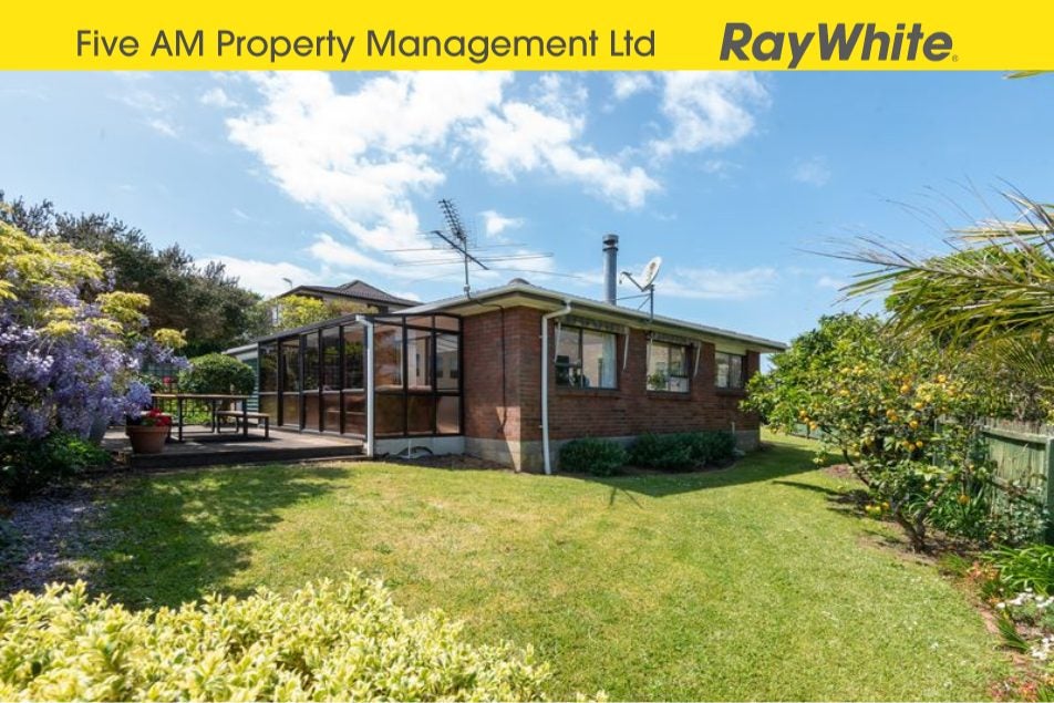 2/16 Ullswater Place, Half Moon Bay, Auckland - Carousel 1