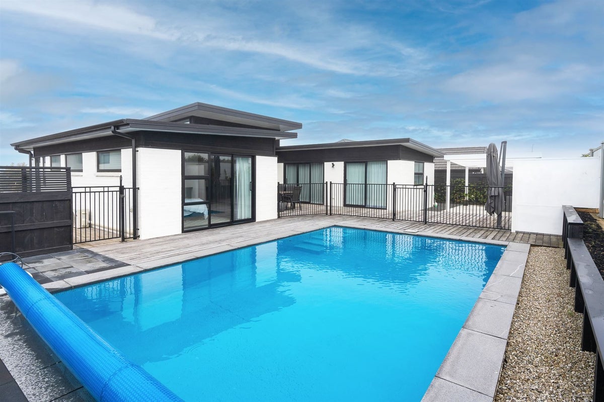 7 Kapua Crescent, Rototuna North, Hamilton - Carousel 2