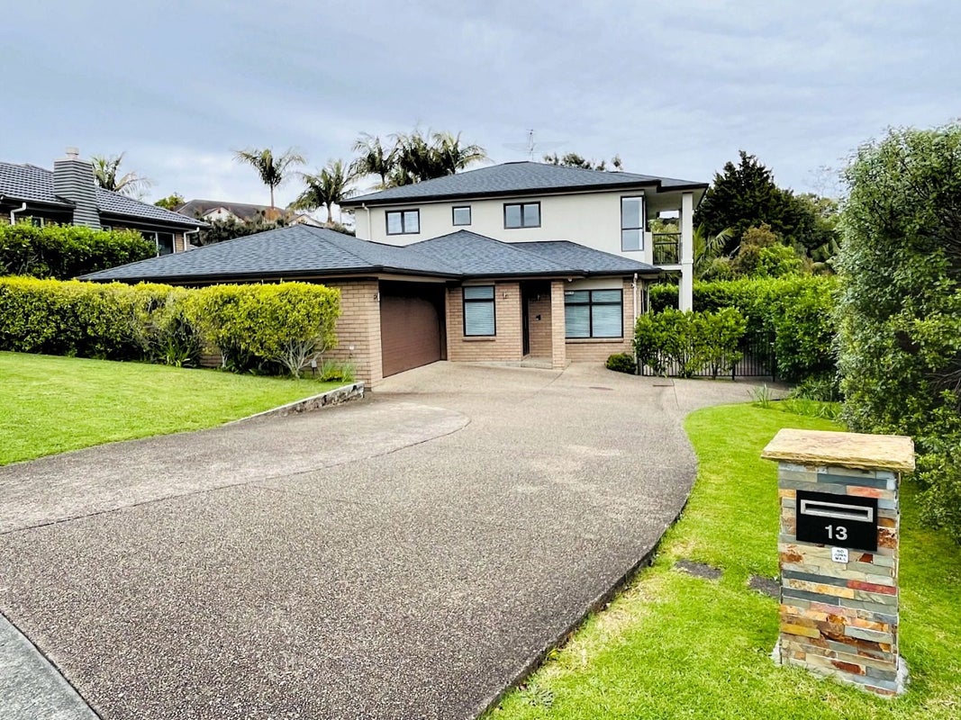 13 Dressage Lane, Greenhithe, Auckland - Carousel 1
