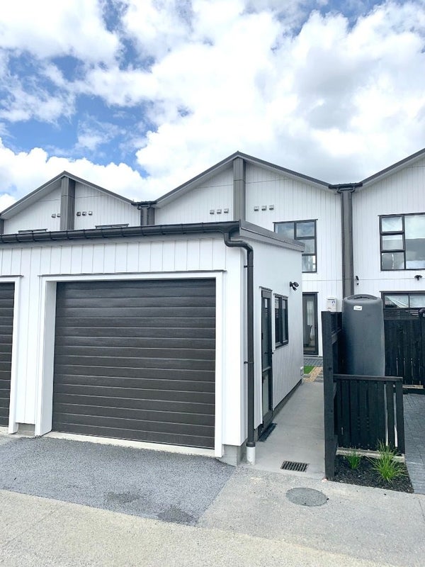60 Manarini Road, Westgate, Auckland - Carousel 1