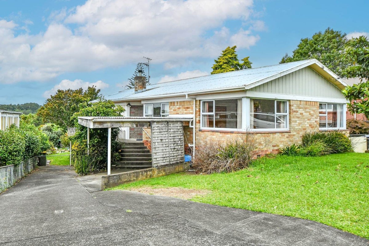 30 Lynmore Drive, Hillpark, Auckland - Carousel 1