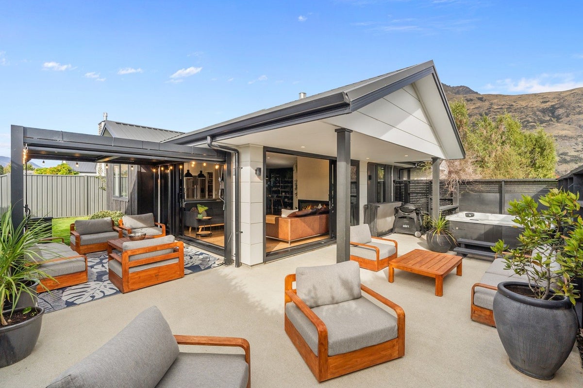 1 Myles Way, Lower Shotover, Queenstown - Carousel 1