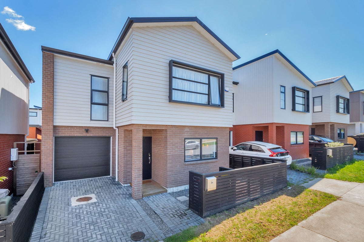 3B McQuoids Road, Flat Bush, Auckland - Carousel 2