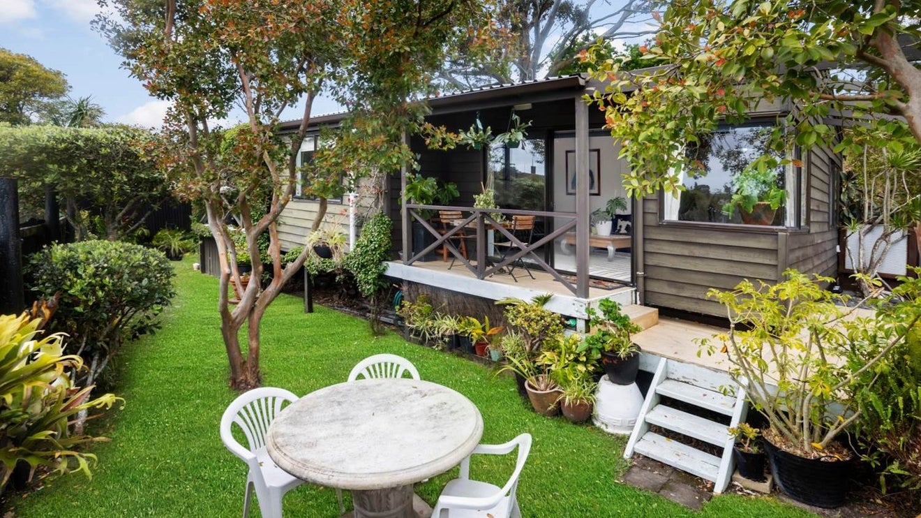 49A Finch Street, Morningside, Auckland - Carousel 1
