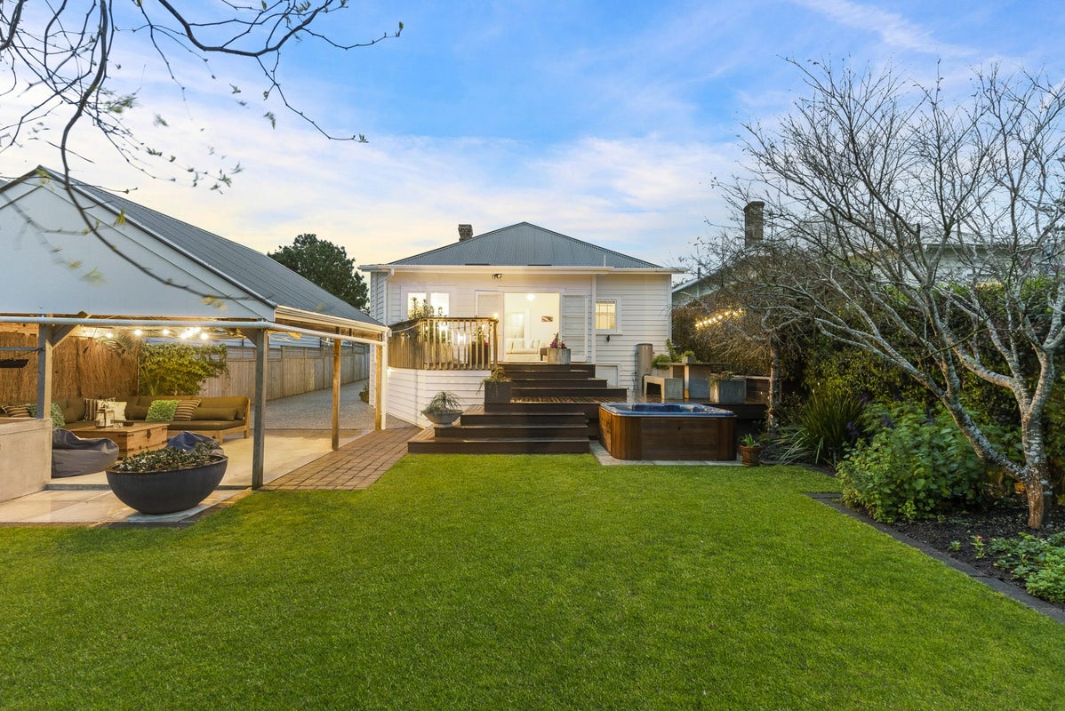 42 King Edward Street, Mount Eden, Auckland - Carousel 1