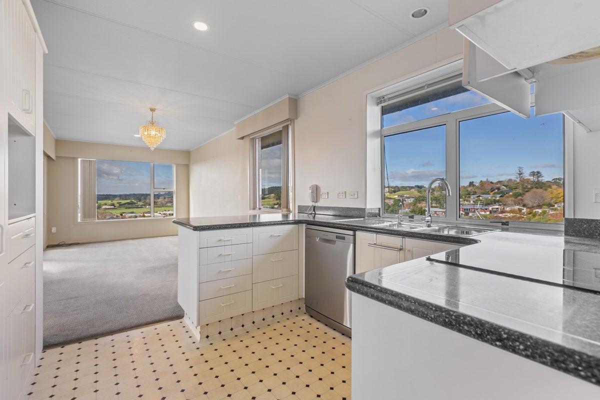 6 Hillcrest Street, Glen Avon, New Plymouth, Taranaki - Carousel 2