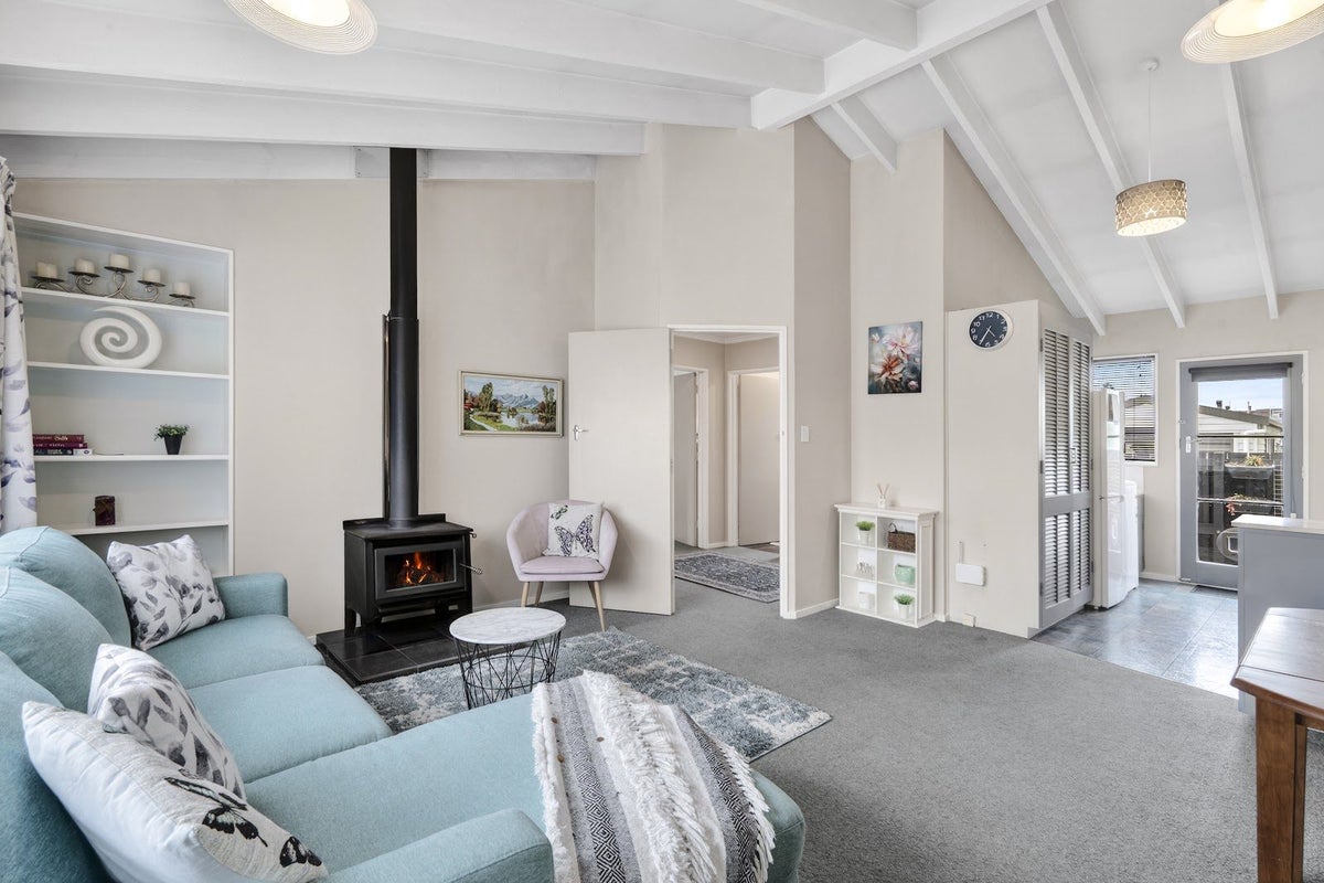 2/684 Main Road, Stoke, Nelson - Carousel 1