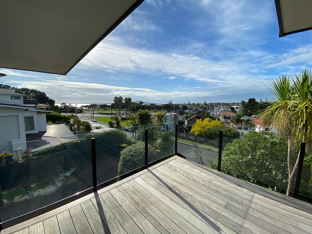 3/17 Commodore Parry Road, Castor Bay, Auckland - Carousel 2