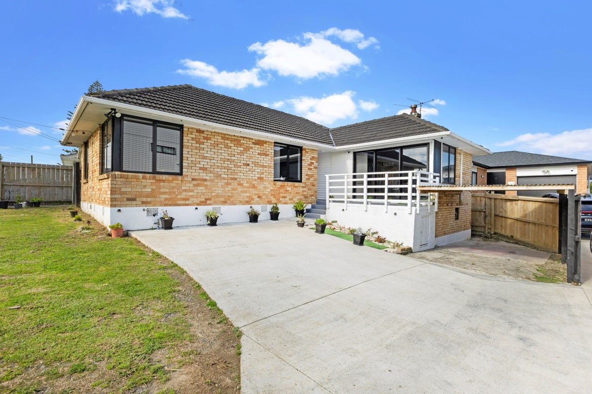 17 McAnnalley Street, Manurewa East, Auckland - Carousel 2