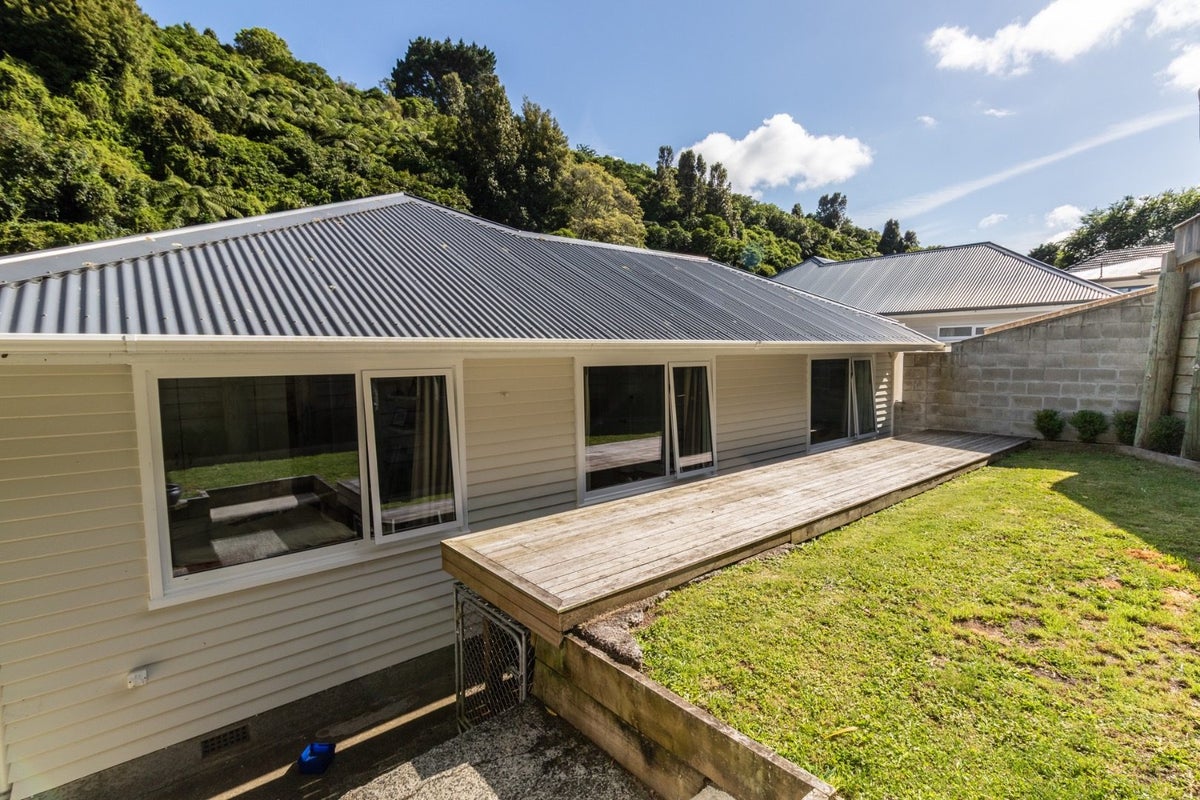 68 Newlands Road, Newlands, Wellington - Carousel 18