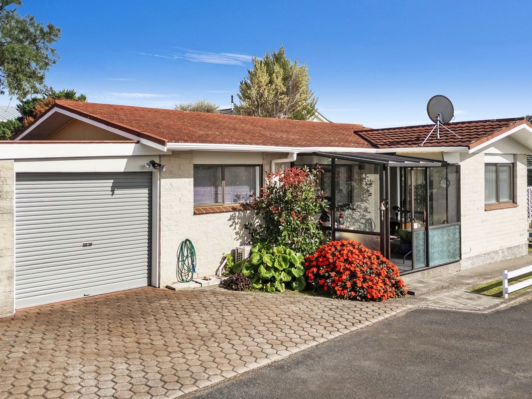 2/14 Burns Street, Westown, New Plymouth - Carousel 2