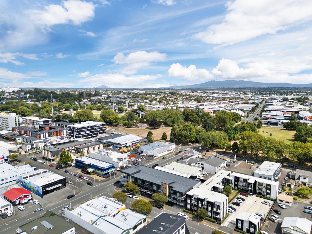 13/13 Vialou Street, Hamilton Central, Hamilton - Carousel 22
