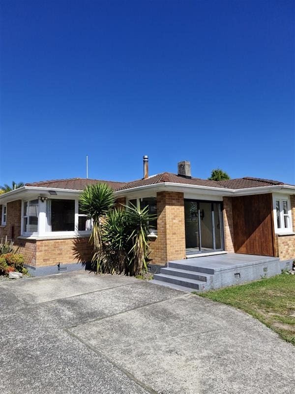 13 Barron Crescent, Fenton Park, Rotorua - Carousel 1