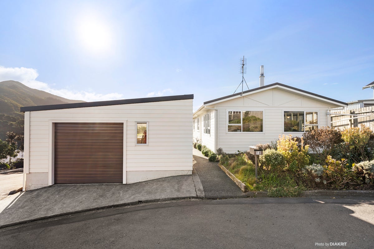 18 Welland Place, Island Bay, Wellington - Carousel 2