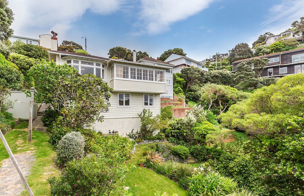 144 Te Anau Road, Hataitai, Wellington - Carousel 1