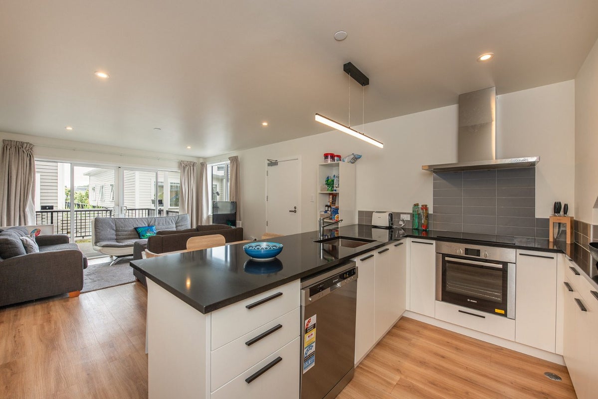 5/239 Adelaide Road, Newtown, Wellington - Carousel 1