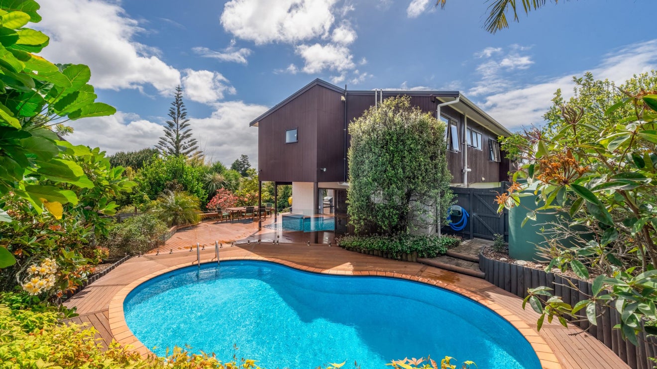 8 Estelle Place, Farm Cove, Auckland - Carousel 1