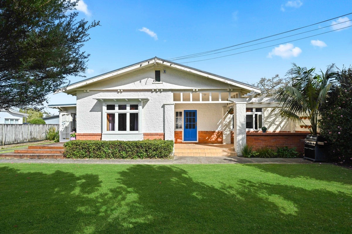12 Gillies Avenue, Claudelands, Hamilton - Carousel 1