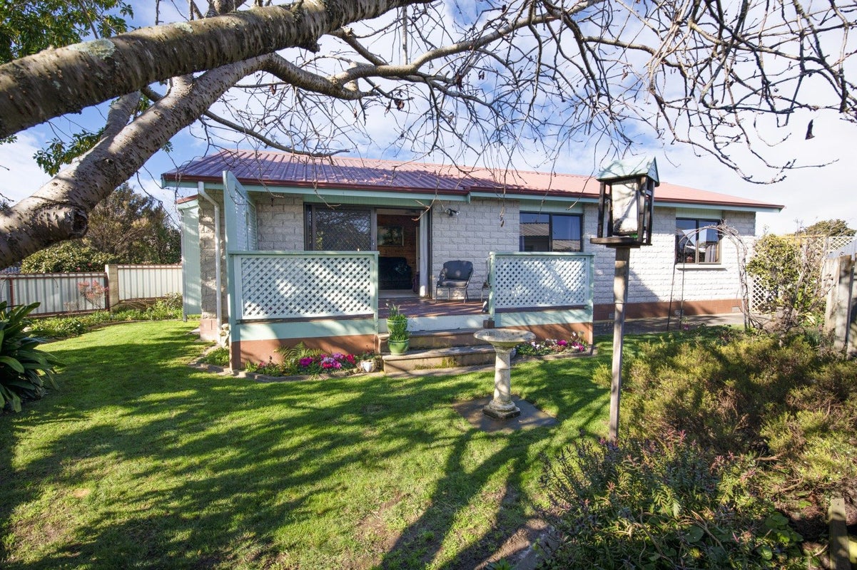5 Ted Harpur Place, Onekawa, Napier - Carousel 1