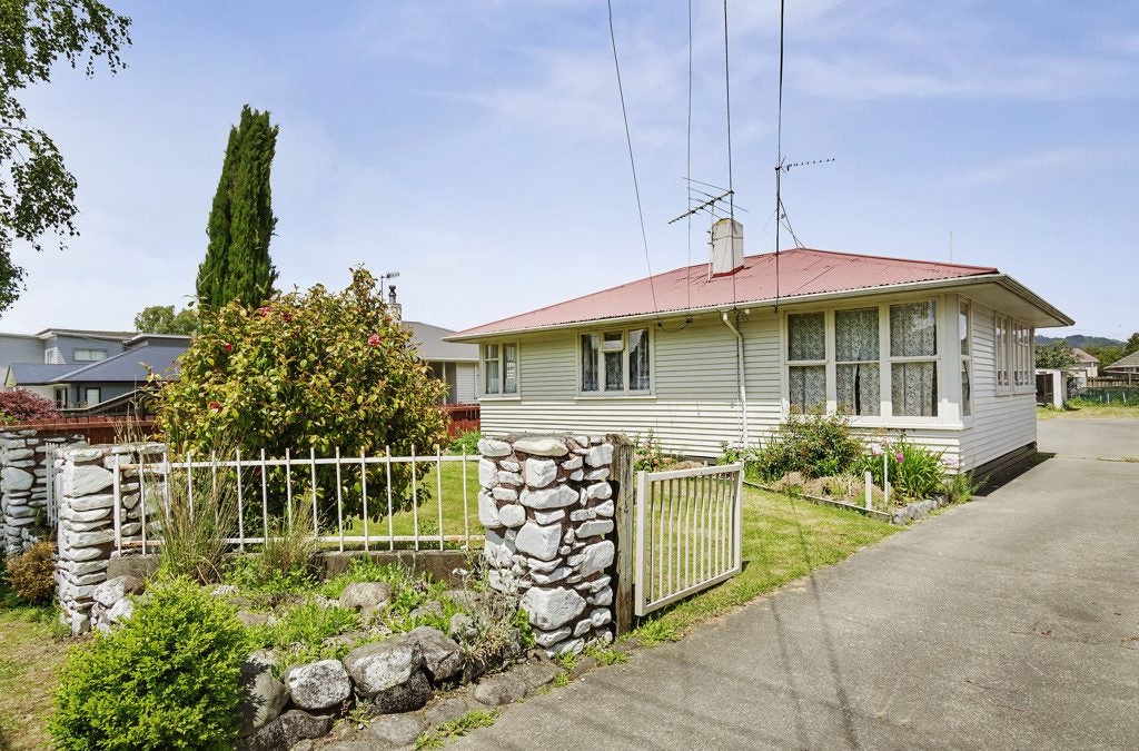 25 Rimutaka Street, Trentham, Upper Hutt - Carousel 2