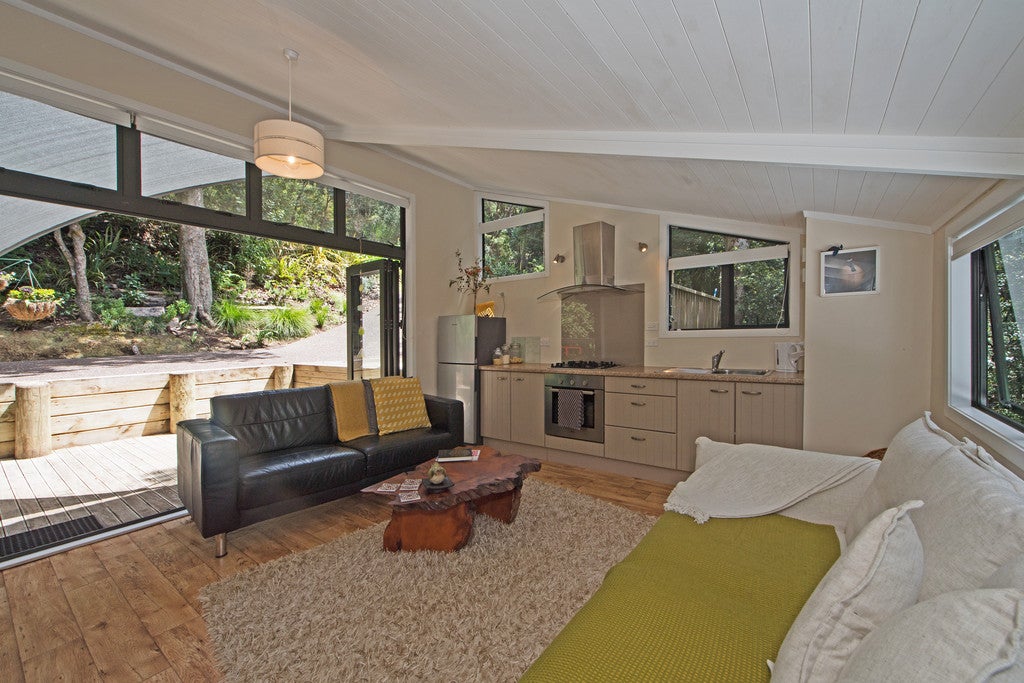 18 Beresford Avenue, Surfdale, Waiheke Island - Carousel 2