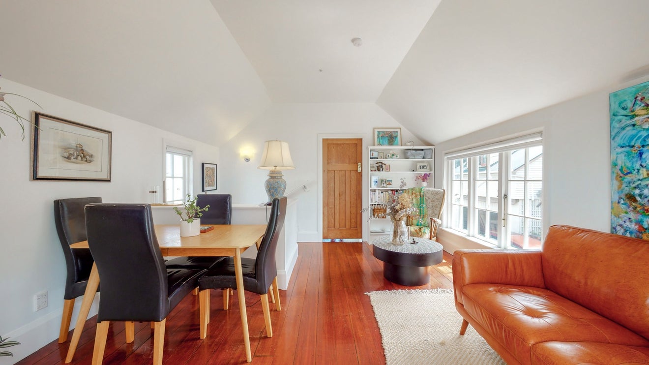 17 Selwyn Terrace, Thorndon, Wellington - Carousel 1