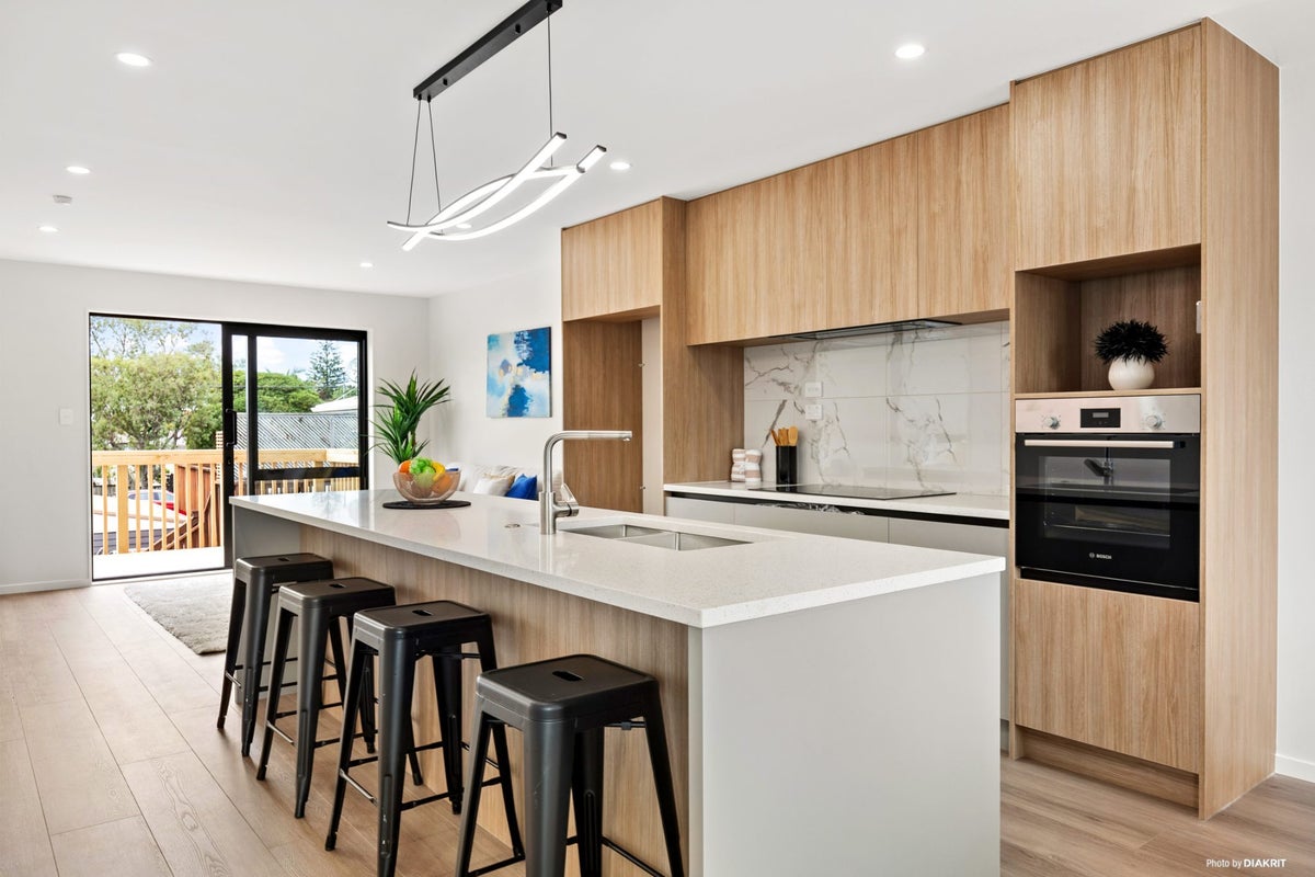 53A Taikata Road, Te Atatu Peninsula, Auckland - Carousel 1