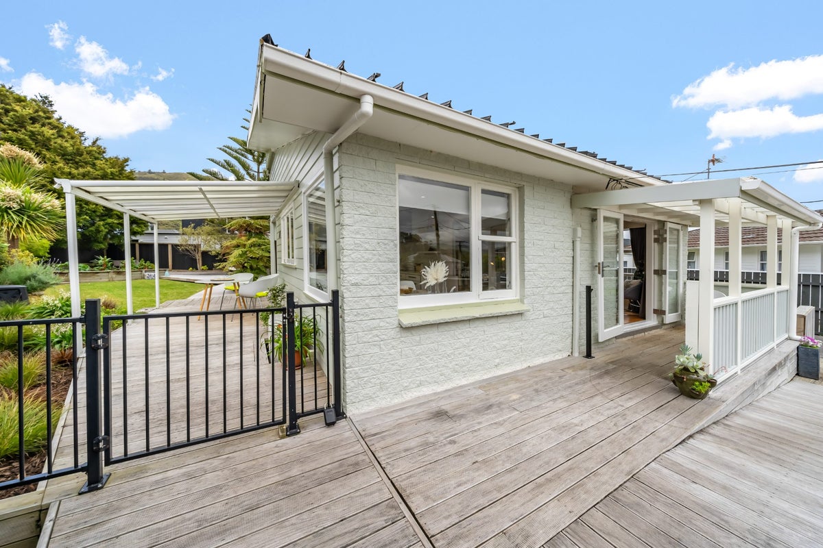 6 Bella Grove, Naenae, Lower Hutt - Carousel 31