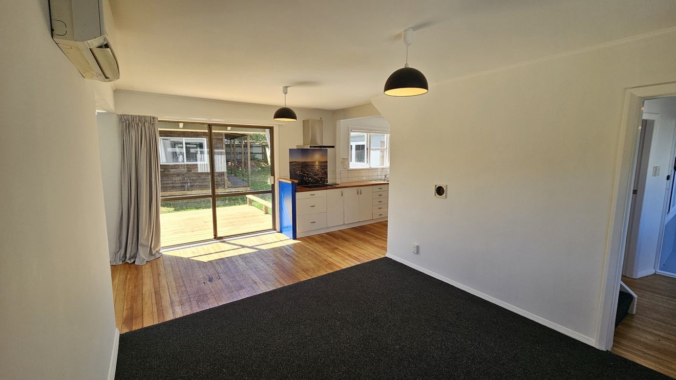 10 Cook Street, Marfell, New Plymouth - Carousel 2