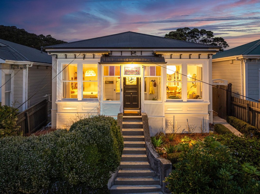 18 Lawrence Street, Newtown, Wellington - Carousel 1